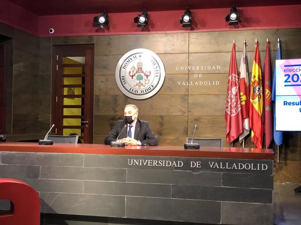 AMP.-Antonio Largo revalida su cargo de rector de la UVA con el 52,7% de los votos y sin necesidad de una segunda vuelta
