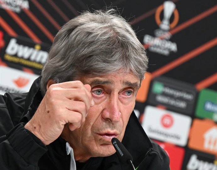 16 March 2022, Hessen, Frankfurt: Real Betis Head coach Manuel Pellegrini speaks during a press conference of the team ahead of Thursday's UEFAEuropa League second leg soccer match against Eintracht Frankfurt. Photo: Arne Dedert/dpa