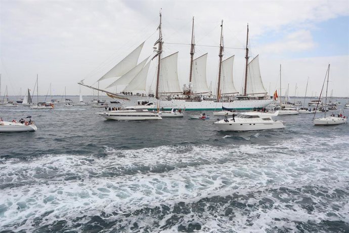 Archivo - El buque escuela 'Juan Sebastián de Elcano'.