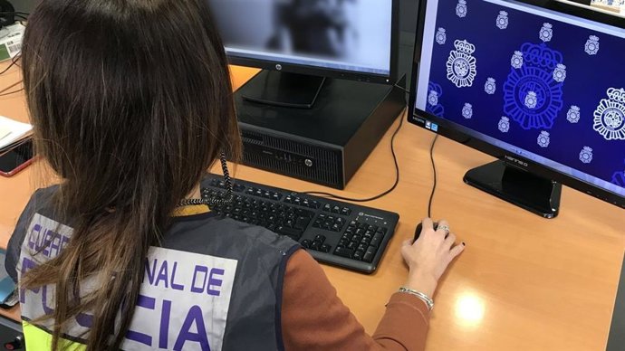 Archivo - Sucesos.- Detenido un hombre por compartir a través de redes sociales pornografía infantil 