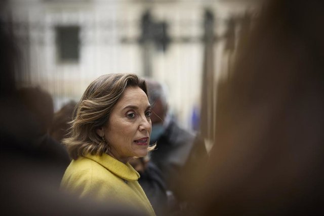 La portavoz del Grupo Popular en el Congreso y coordinadora general del PP, Cuca Gamarra, interviene en una rueda de prensa al mismo tiempo que se celebra una sesión plenaria, en el Congreso de los Diputados, a 16 de marzo de 2022, en Madrid (España). 