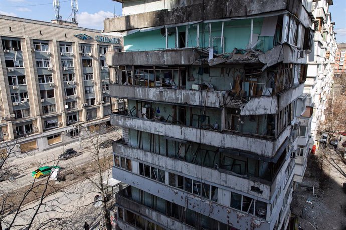 Un edifici de Kíiv destrut pels bombardejos