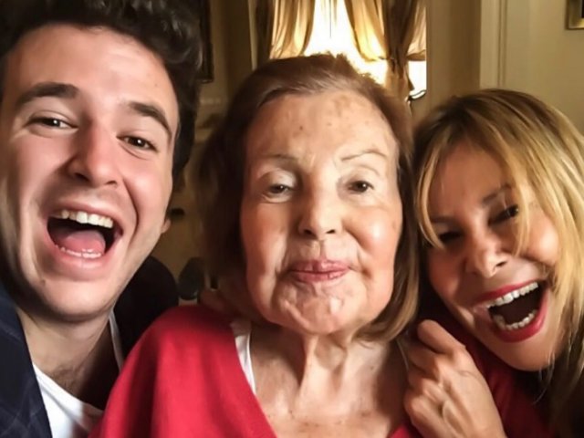 Ana Obregón, pletórica en una imagen de su cuenta personal de Instagram con su hijo, Aless Lequio, y su madre, Ana María Obregón