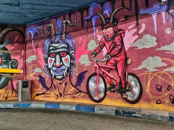 Mural del aparcamiento de Avenidas pintado por el artista Marc Peris (SOMA)