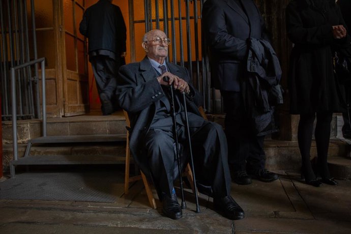 Archivo - Arxiu - El vidu de Montserrat Caballé, Bernabé Martí, en la celebración de la misa funeral en record a la cantant en la Catedral de Barcelona 