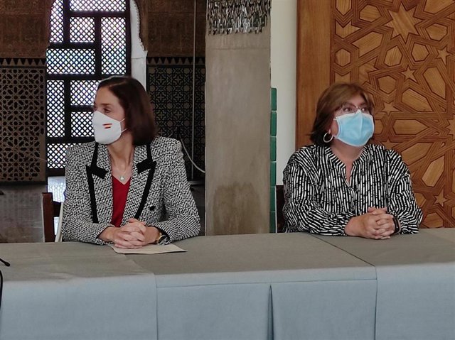 La ministra de Industria, Comercio y Turismo, Reyes Maroto, y la primera teniente de alcalde de Granada, Ana Muñoz