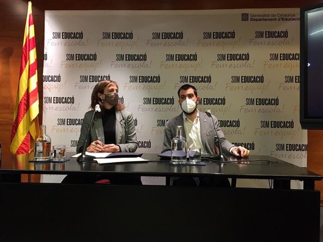 Rueda de prensa sobre el nuevo currículum educativo con la secretaria de Transformación Educativa Núria Mora y el director general de Innovación, Investigación y Cultura Digital Joan Cuevas.