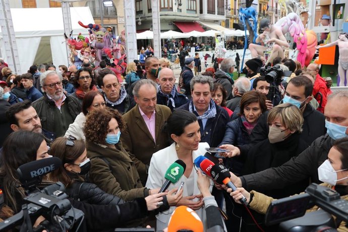 La portavoz de Vox en la Asamblea de Madrid, Rocío Monasterio, en su visita a las Fallas de Valncia.