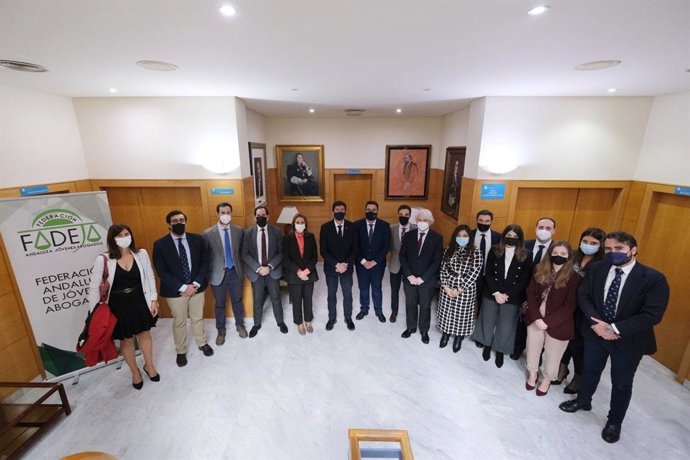 El vicepresidente de la Junta se reúne en Málaga con la Federación Andaluza de Jóvenes Abogados
