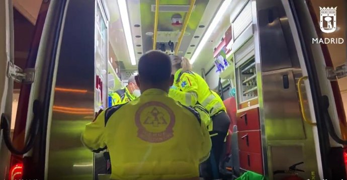 El chico apuñalado en Usera sigue grave en el hospital, nueva víctima de la violencia entre bandas juveniles