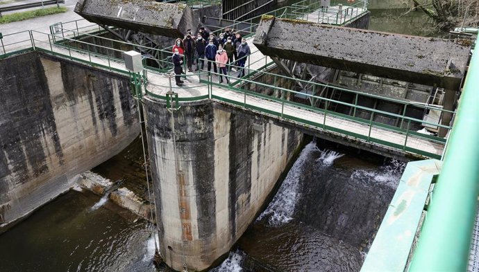 Visita de estudiantes universitarios a la central hidráulica de Proaza, propiedad de EDP.