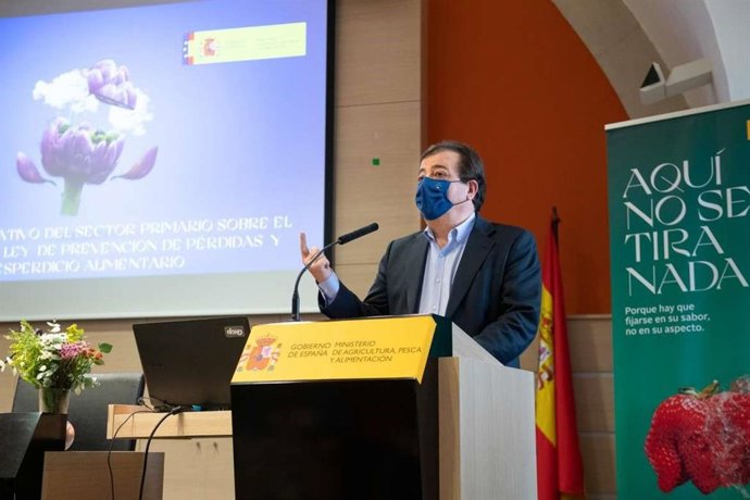 El presidente de la Junta de Extremadura, Guillermo Fernández Vara, participa en Cáceres en el foro participativo del sector primario sobre el proyecto de Ley de Prevención de Pérdidas y Desperdicio Alimentario
