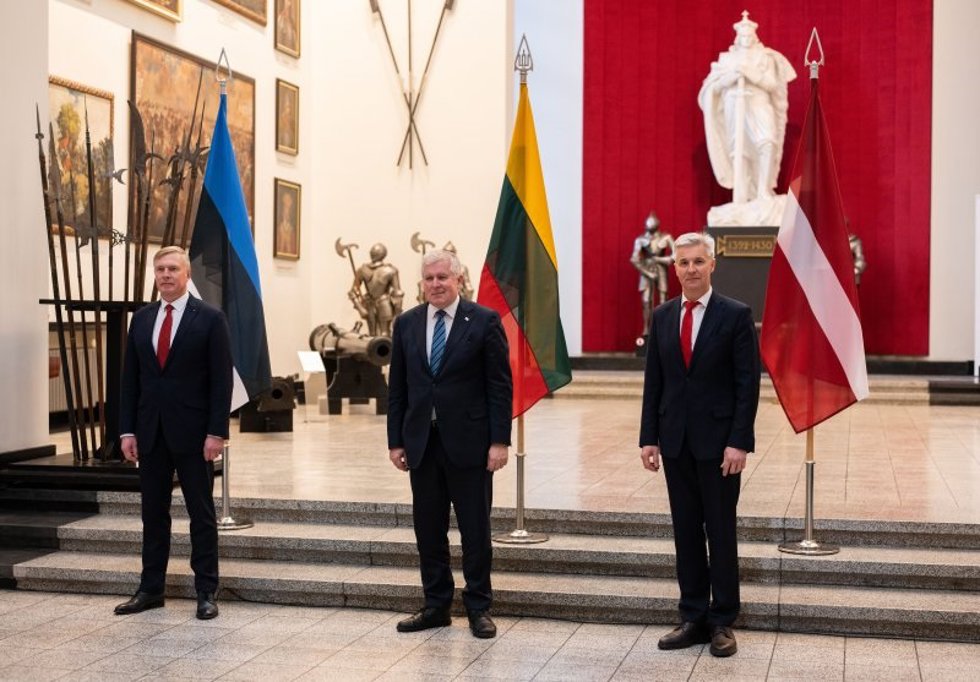 Archivo - Los ministros de Defensa de Estonia, Letonia y Lituania: Kalle Laanet, Artis Pabriks y Arvydas Anusauskas.