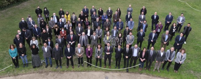 Foto con los integrantes del Acuerdo para la mejora de la calidad del aire en Catalunya