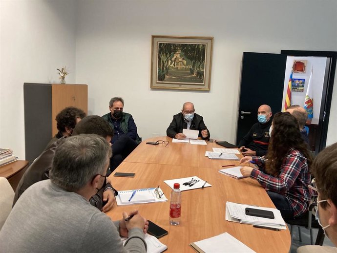 El Ayuntamiento acuerda con la Federació de Fogueres y los técnicos una plant segura de las barracas