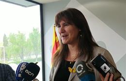 La presidenta del Parlament, Laura Borrs, en declaraciones a los medios