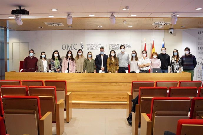 Los médicos jóvenes del CGCOM muestran a Sanidad su colaboración para resolver la crisis de la elección de plazas MIR