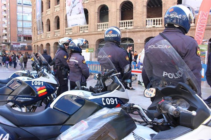 Policía en Fallas (archivo)