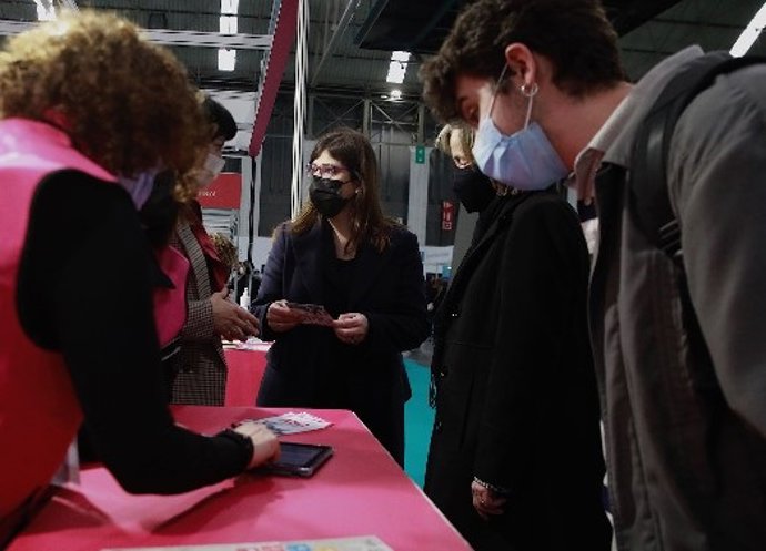 La consellera Gemma Geis inaugurando el Saló Futura