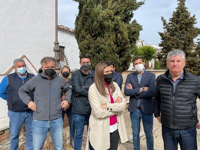 La parlamentaria María Márquez en Fuenteheridos junto a otros smiembros del Grupo Parlamentario y otros cargos socialistas