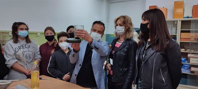 Troncoso visita una sesión práctica de 'Andalucía Profundiza'.