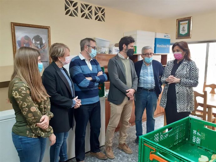 La alcaldesa de Torremolinos inofrma de que el municipio cuenta con un punto de atención a ucranianos para facilitarles gestiones en su llegada