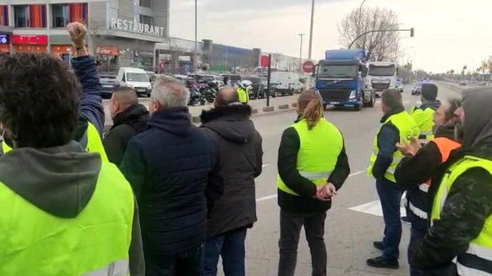 Transportistes en la concentració d'aquest divendres a la Zona Franca de Barcelona