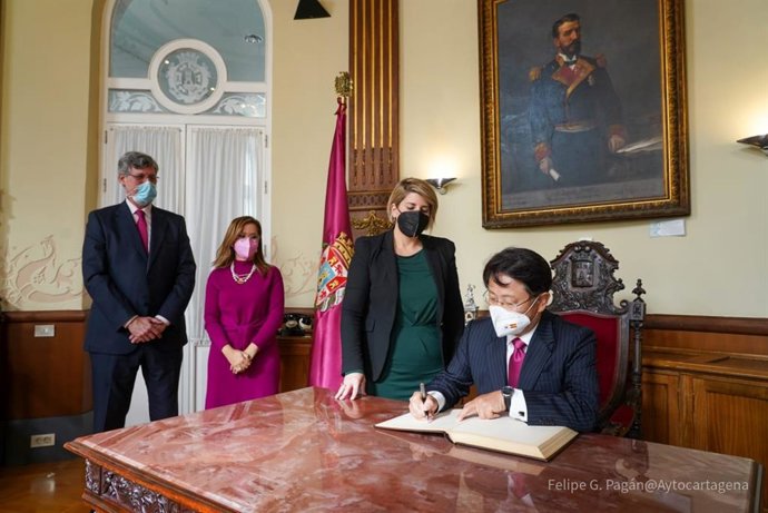 El embajador de la República de Corea del Sur en España en el Ayuntamiento de Cartagena