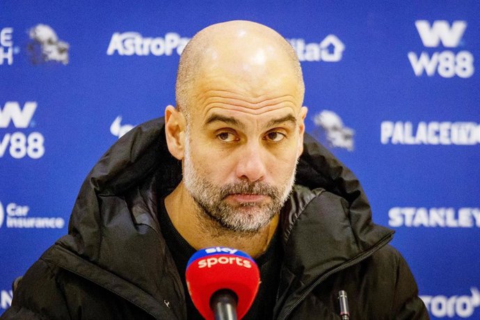 El entrenador del Manchester City, Pep Guardiola, atendiendo a los medios 