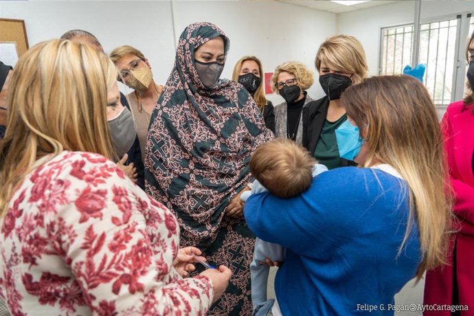 La primera dama de Mauritania, referente de la lucha contra el autismo infantil, visita ASTUS en Cartagena