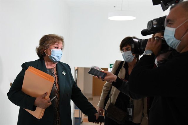 La presidenta del Tribunal de Cuentas, Enriqueta Chicano, ofrece declaraciones a los medios a su llegada a la Comisión Mixta para las Relaciones con el Tribunal de Cuentas, en el Congreso de los Diputados, a 28 de febrero de 2022, en Madrid (España). Dura
