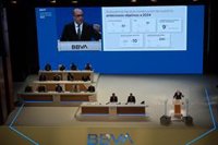 La junta de accionistas de BBVA reelige a Carlos Torres y a Onur Genç como consejeros ejecutivos