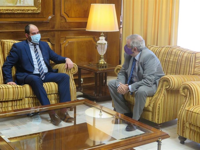 El alcalde de Los Alcázares y el presidente de la Asamblea Regional de Murcia