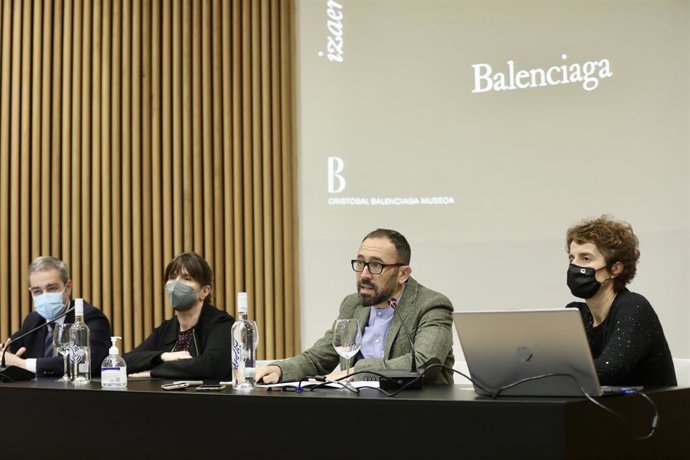 Presentación de la exposición sobre Balenciaga.