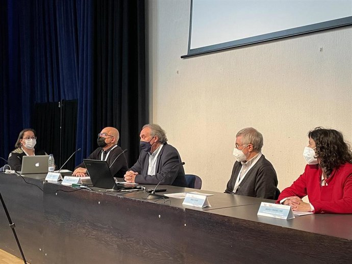 El conseller de Educación y Formación Profesional, Martí March, y la directora general de Primera Infancia, Innovación y Comunidad Educativa, Amanda Fernández, en la inauguración de las 'I Jornadas de Liderazgo'.