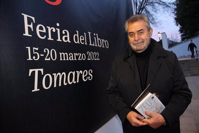 Fermín Bocos, en la Feria del Libro de Tomares.