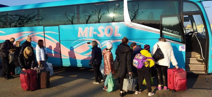 Autobús de Juntos por la Vida con familias ucranianas