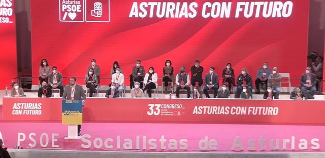 Adrián Barbón durante el discurso inaugural del 32 Congreso de la FSA.