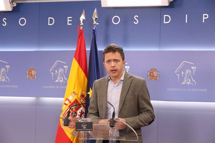 El diputado nacional de Más Región, Íñigo Errejón, ofrece una rueda de prensa antes de participar en la Junta de Portavoces en el Congreso de los Diputados, a 15 de marzo de 2022, en Madrid (España).