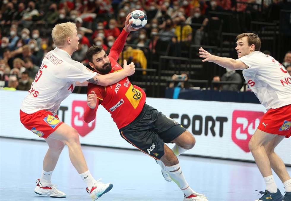 Archivo - Jorge Maqueda, de la selección española de balonmano, en un partido ante Dinamarca