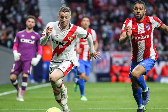 Archivo - Ivan Balliu of Rayo Vallecano and Renan Lodi of Atletico de Madrid in action during La liga football match played between Atletico de Madrid and Rayo Vallecano at Wanda Metropolitano stadium on January 02, 2021, in Madrid, Spain.