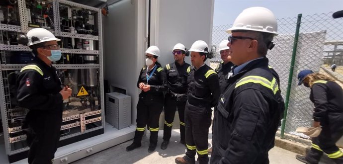 Archivo - Ecopetrol da inicio a la producción de hidrógeno verde en Colombia con un electrolizador de 50 kilovatios (kw) y 270 paneles solares