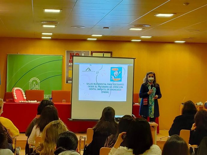 La Junta promociona en Almería con unas jornadas la higiene y el cuidado bucodental entre menores.