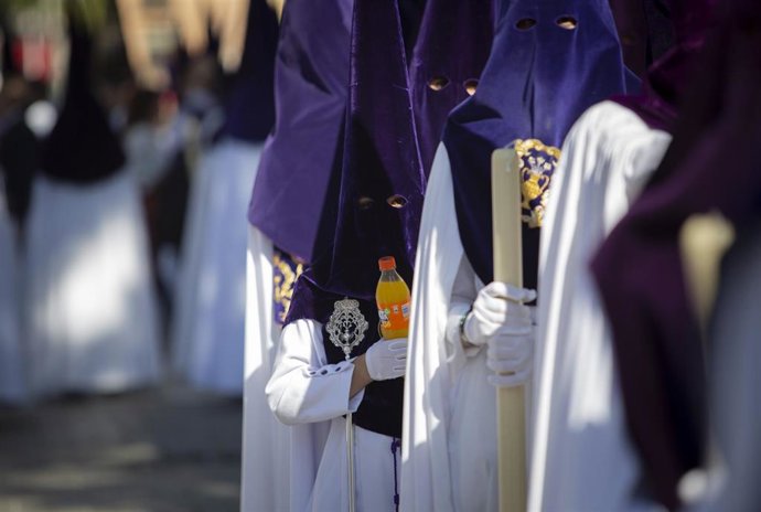 Archivo - Procesión de Semana Santa en Sevilla