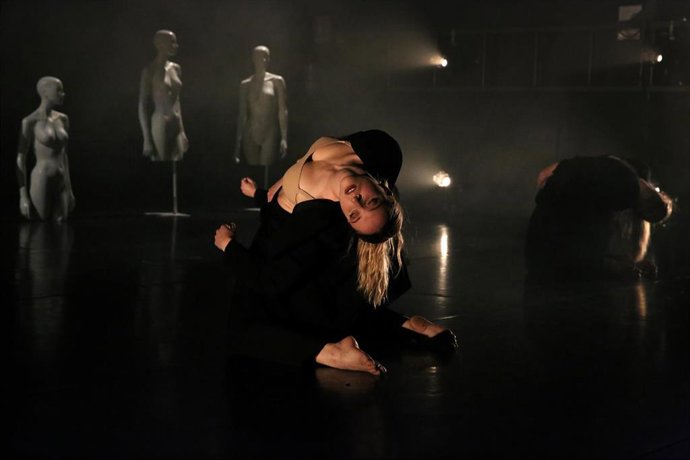 Archivo - Escena de 'She', obra que podrá verse el viernes 25 en el Teatro Zorrilla de Valladolid.