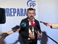 Martín (PP-A) defiende la política "útil" de Moreno y Feijóo bajando impuestos frente a un Gobierno "inútil"