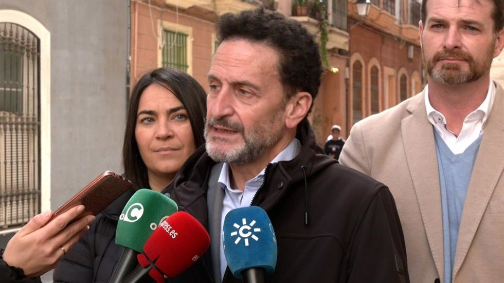 El vicesecretario general de Ciudadanos (Cs), Edmundo Bal, atiende a los medios en Cádiz.