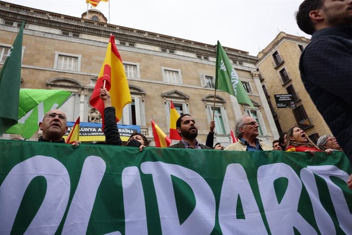 El líder de Vox en el Parlament, Ignacio Garriga, en una manifestació a Barcelona en contra de la pujada del preu de la llum