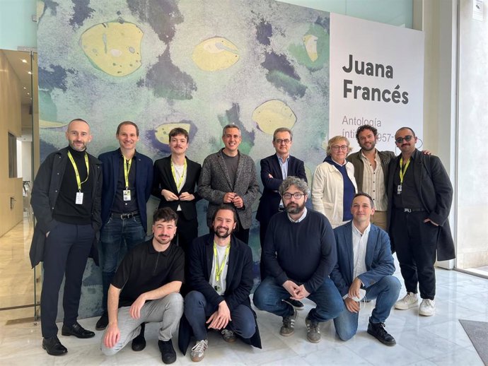 Cineastas cántabros y el vicepresidente regional en el Festival de Málaga