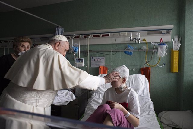 El Papa visita a los 19 niños ucranianos ingresados en el hospital Bambino Gesù